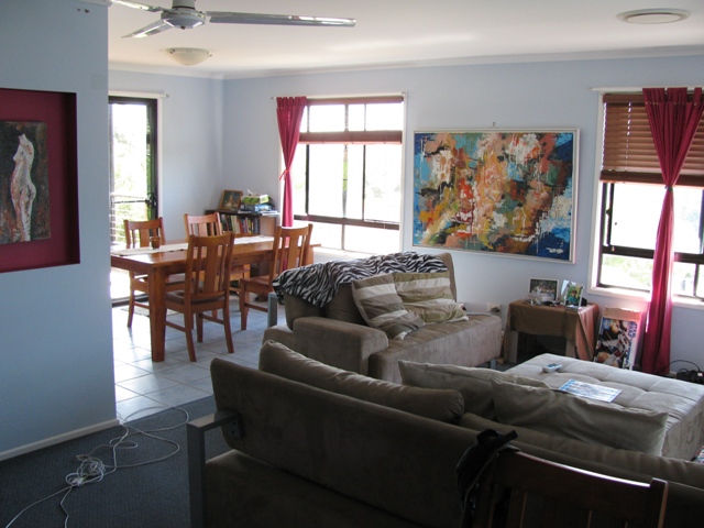 GORGEOUS FAMILY HOME Picture 3