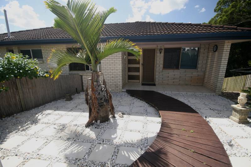 LARGE FAMILY HOME Picture