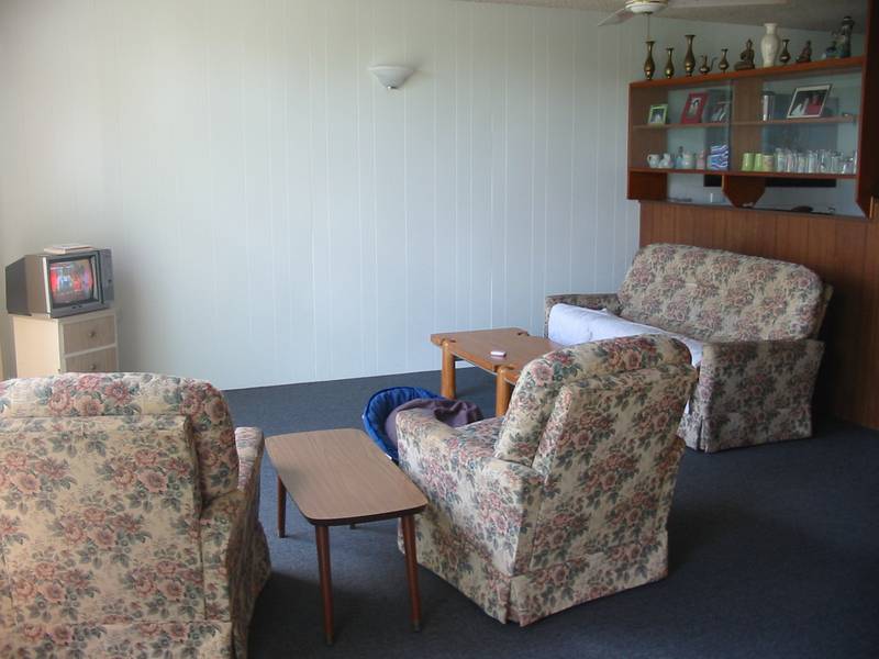 Large Unit Near Hospital Picture 3