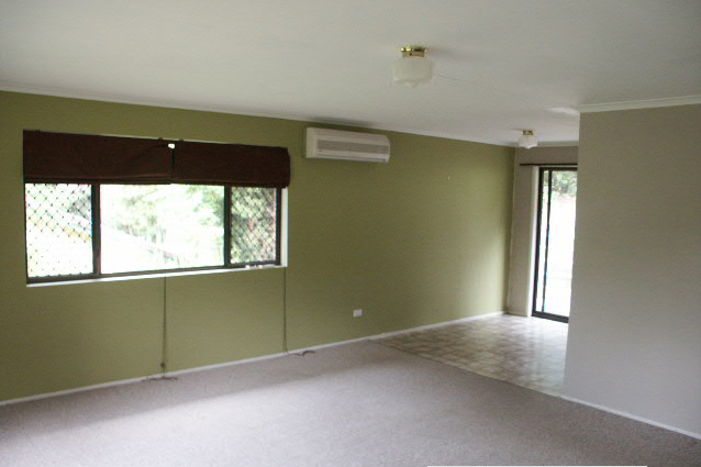 Solid 3 bedroom Home in Quiet Neighbourhood Picture 3