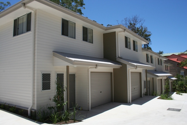 MODERN WELL DESIGNED TOWNHOUSE - ONLY 1 LEFT Picture 2