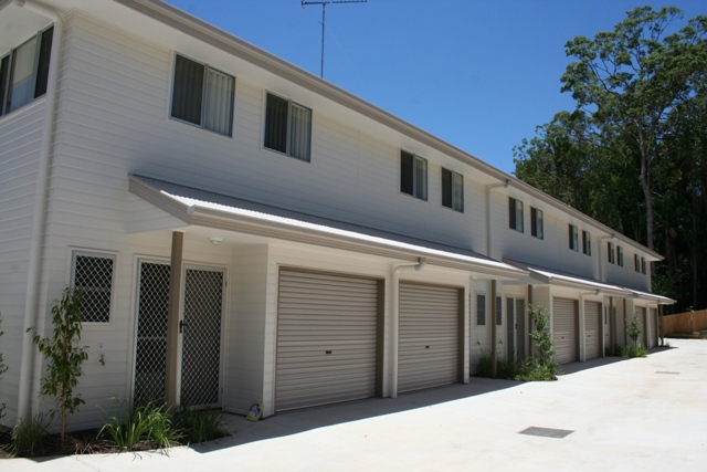 MODERN WELL DESIGNED TOWNHOUSE - ONLY 1 LEFT Picture 1