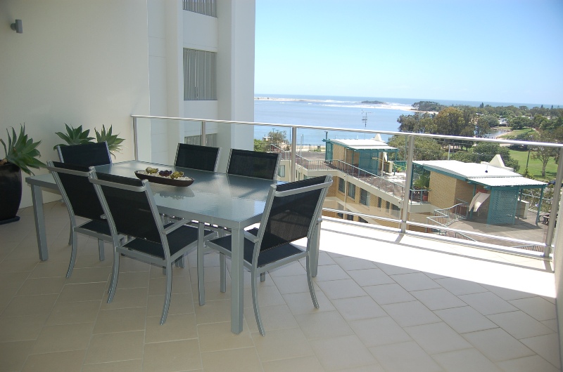 Excutive Unit Living Picture 3