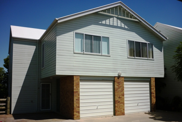 Townhouse - Walk to Town Picture 1