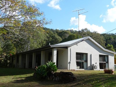 SENSATIONAL COUNTRY FAMILY HOME IN DRESS CIRCLE ACREAGE Picture