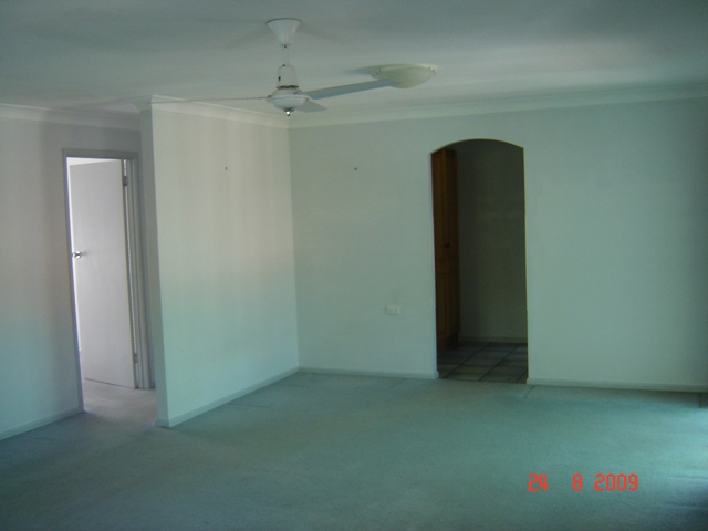 Large Family Home - Close to Hospital Picture 2