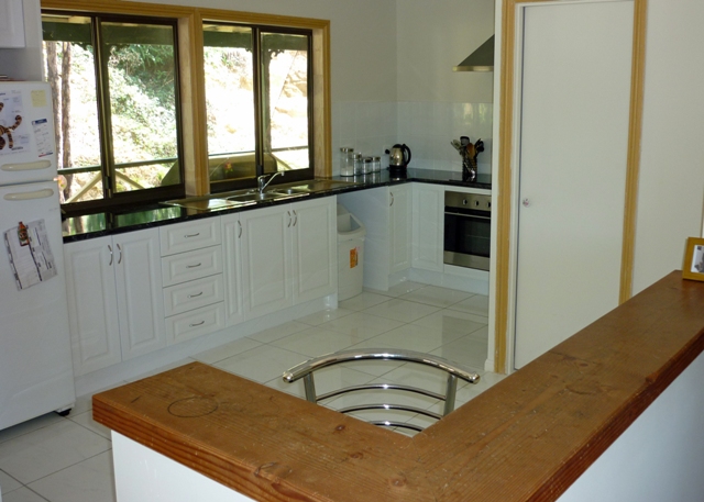 AUCTION!! THERE IS BLOOD IN THE WATER AND THE SHARKS ARE CIRCLING! Picture 3