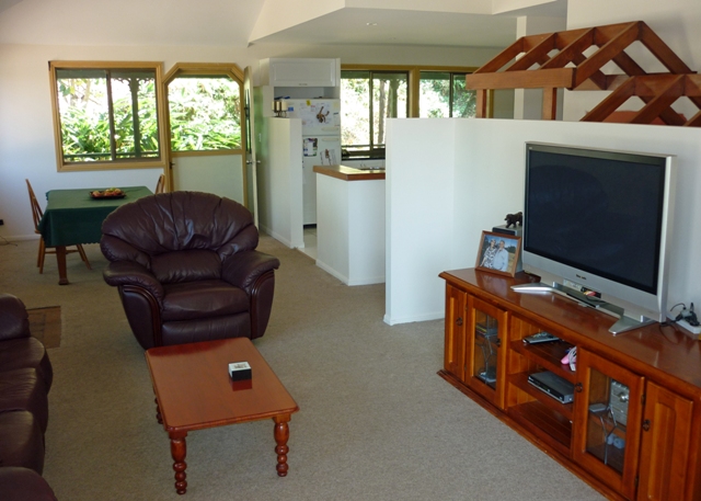 AUCTION!! THERE IS BLOOD IN THE WATER AND THE SHARKS ARE CIRCLING! Picture 2