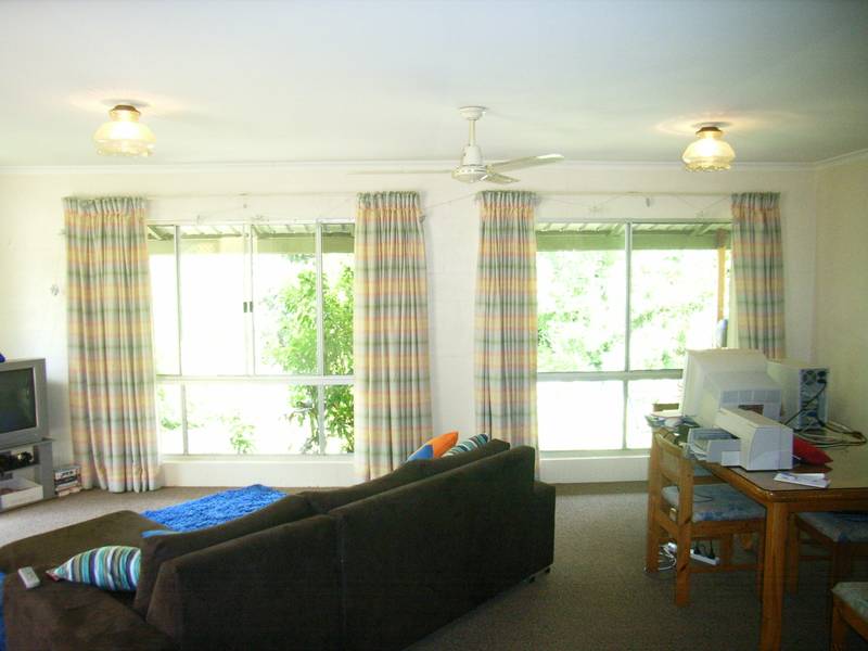 Great Home with Private Outlook Picture 3