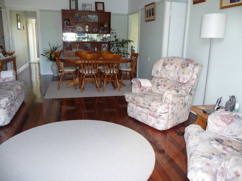 WALK IN AND ENJOY THIS FAMILY HOME Picture 3