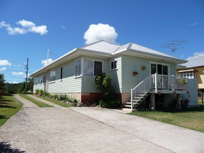 WALK IN AND ENJOY THIS FAMILY HOME Picture WALK IN AND ENJOY THIS FAMILY HOME Picture
