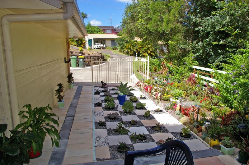 2 BEDROOM DUPLEX Picture 2