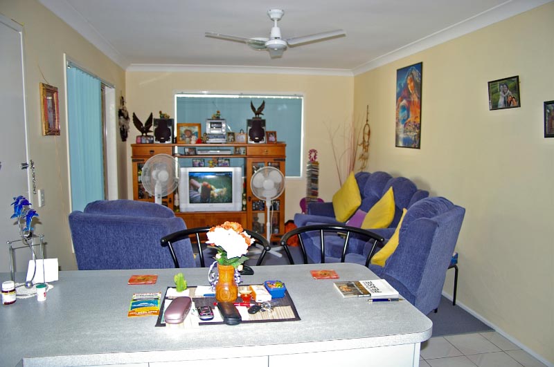 2 BEDROOM DUPLEX Picture 3