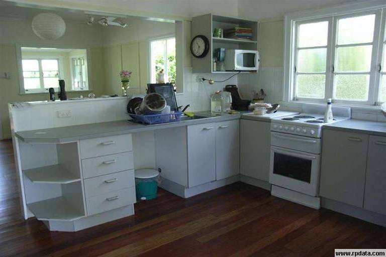 LEAFY AND QUAINT NAMBOUR HOME Picture 3