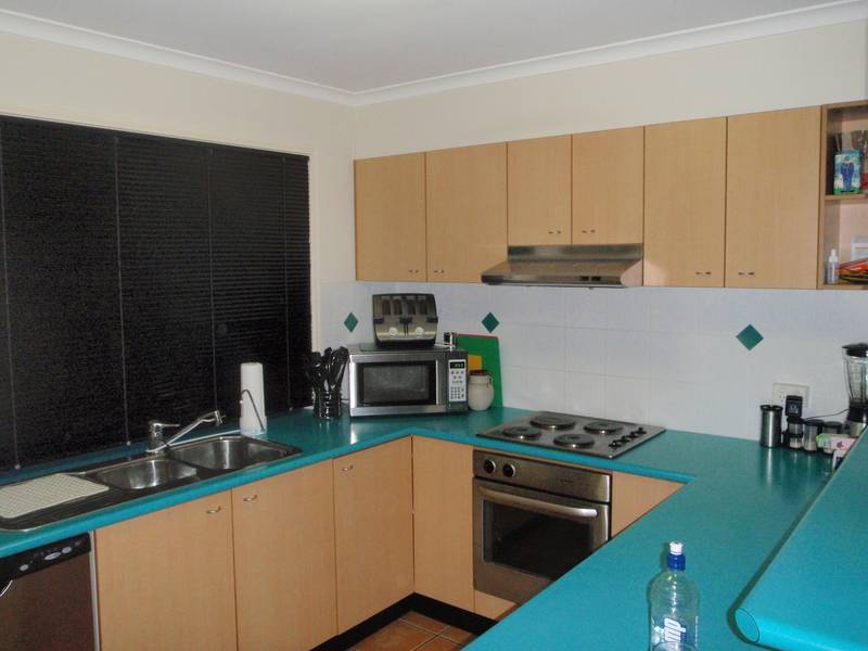 Townhouse - Walking Distance to Hospital Picture 2