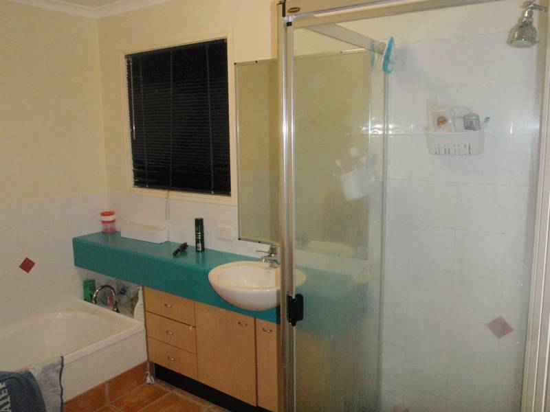 Townhouse - Walking Distance to Hospital Picture 3