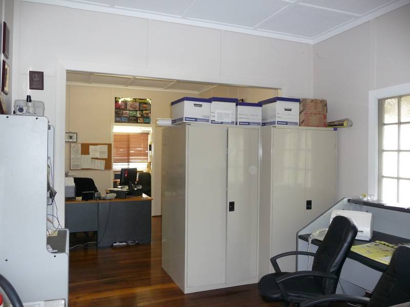 COMMERCIAL OPPORTUNITY IN NAMBOUR CENTRAL ZONING Picture 3