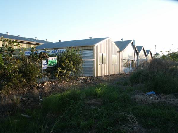 $200M SHOPPING CENTRE RIGHT NEXT DOOR Picture 2