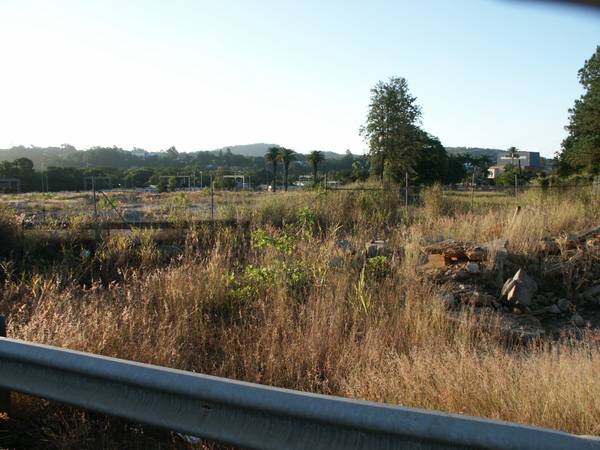 $200M SHOPPING CENTRE RIGHT NEXT DOOR Picture 3