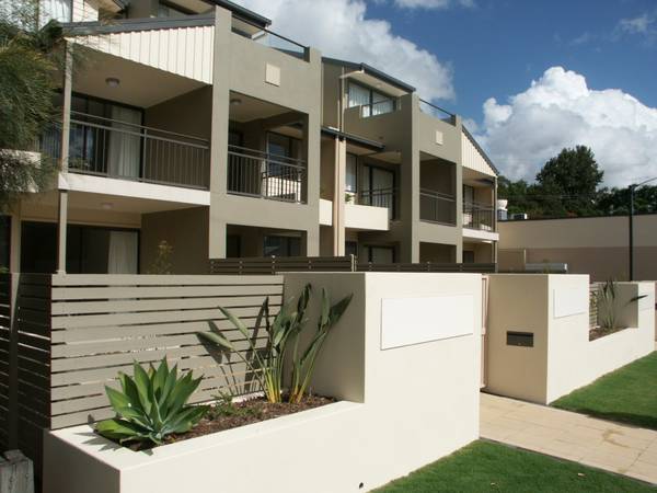 Modern tri level Townhouse - work from home!!! Picture 1