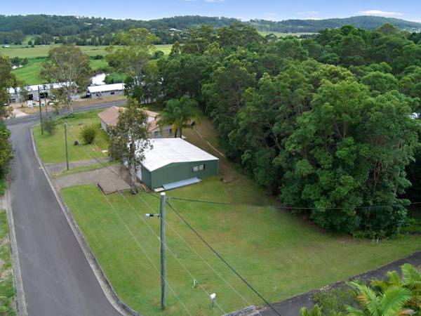 Spacious Acreage Home With Northerly Outlook Picture 2