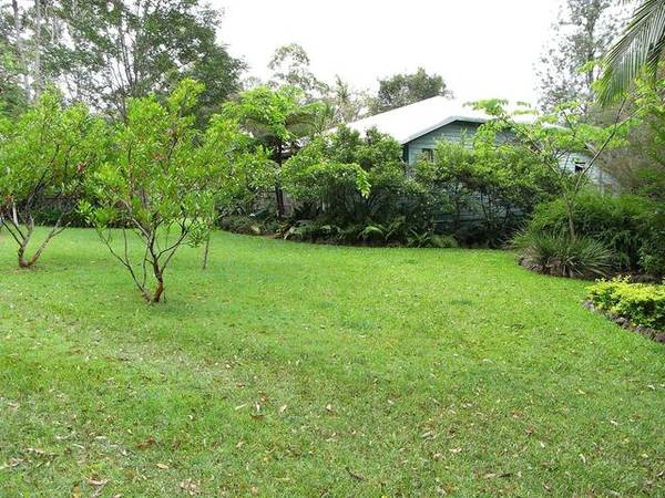 Charming Queenslander On Level 1/2 Acre Picture 3