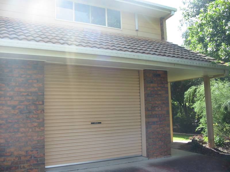 ~* ! * Stunning Townhouse * ! *~ Picture 1