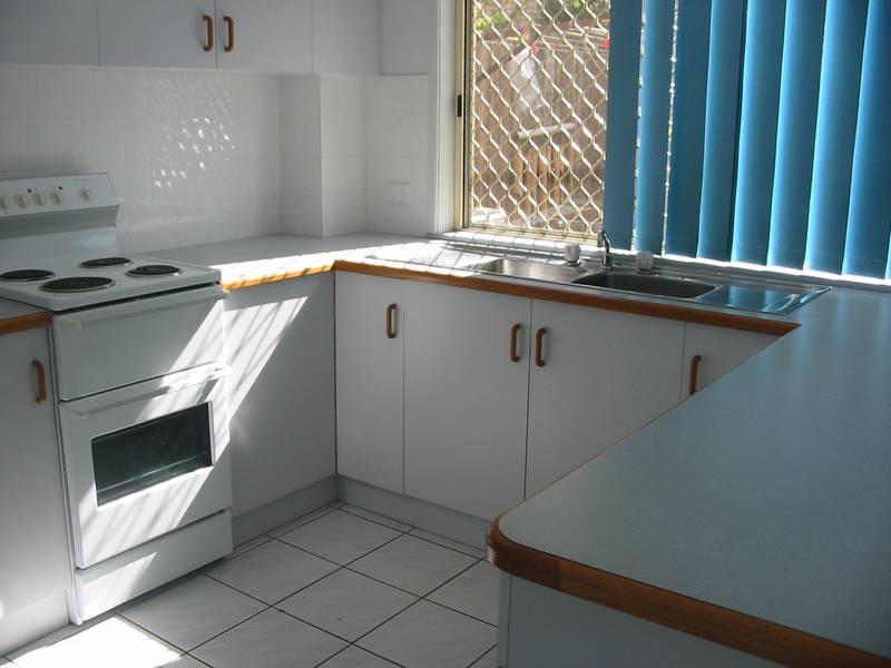 ~* ! * Stunning Townhouse * ! *~ Picture 2