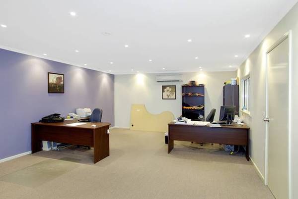 Quality Warehouse
+ Offices Picture 2