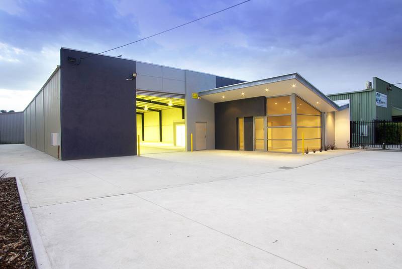 Immaculate Warehouse/Showroom Complex Picture 1