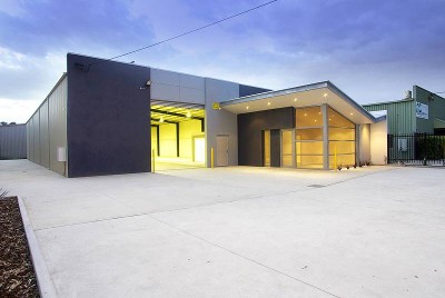 Immaculate Warehouse/Showroom Complex Picture