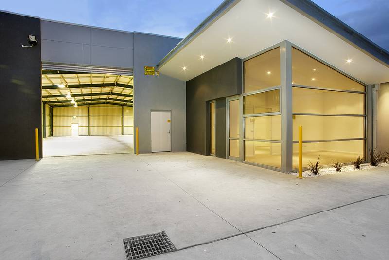 Immaculate Warehouse/Showroom Complex Picture 3