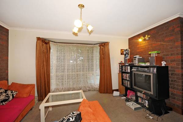 Town House Living Close to CBD & Bay Picture 2