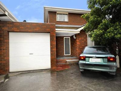 Town House Living Close to CBD & Bay Picture