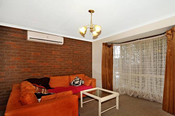 Town House Living Close to CBD & Bay Picture 3