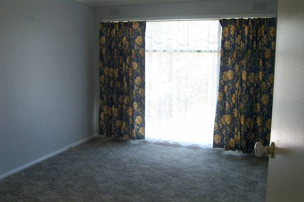 VERY NEAT TWO BEDROOM FLAT Picture 3
