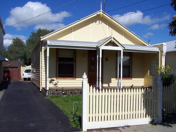 UNDER OFFER Picture 1