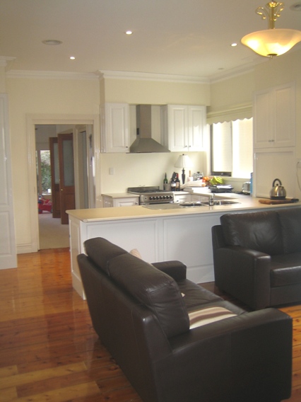 UNDER OFFER Picture 3