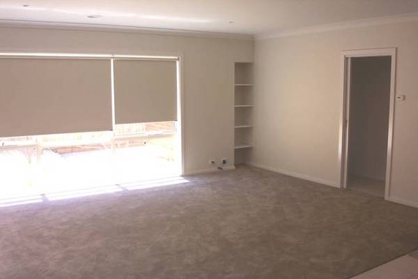 THREE BEDROOM EXECUTIVE TOWNHOUSE Picture 2