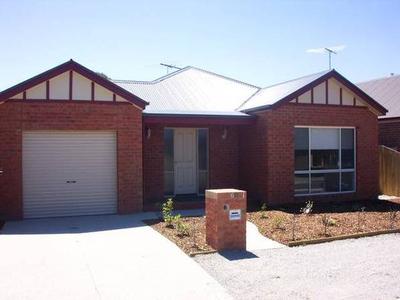 THREE BEDROOM EXECUTIVE TOWNHOUSE Picture