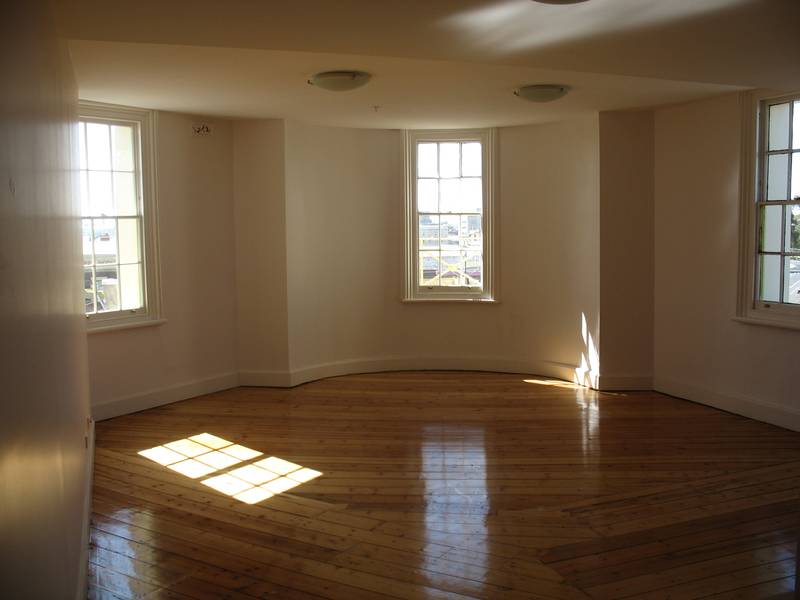 Inner city Living at its Best!!!!!! Picture 3