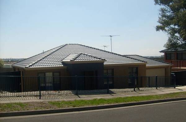 BRAND NEW THREE BEDROOM TOWNHOUSE Picture 1