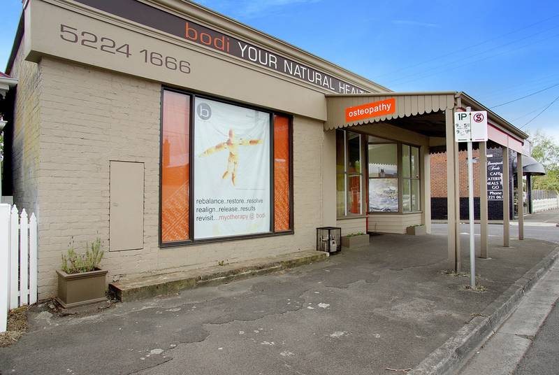 BOUTIQUE COMMERCIAL PREMISES/OFICES IN HIGH PROFILE LOCATION! Picture 3