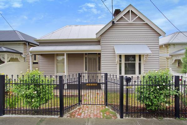 Classic Style Picture