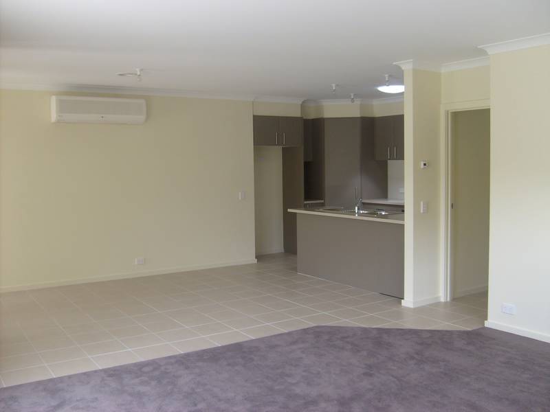 6 MONTHS YOUNG -3 BEDROOM EXECUTIVE UNIT Picture