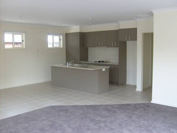 BRAND NEW EXECUTIVE UNIT Picture