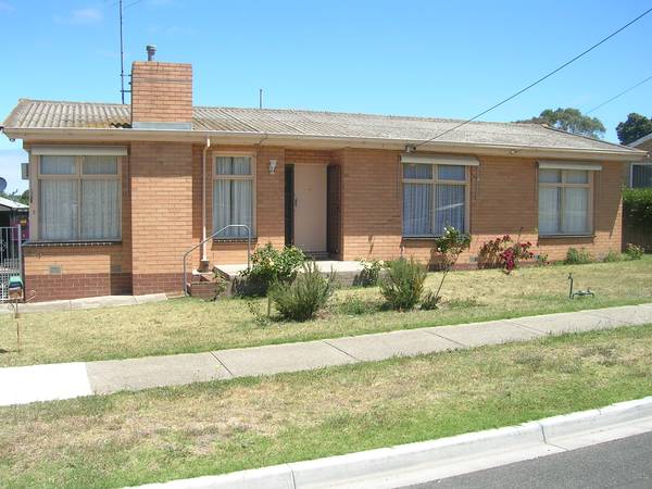 THREE BEDROOM HOME Picture 1