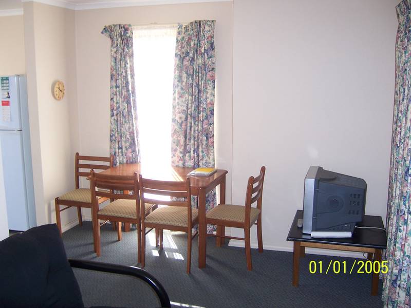 THREE BEDROOM TOWNHOUSE Picture 2