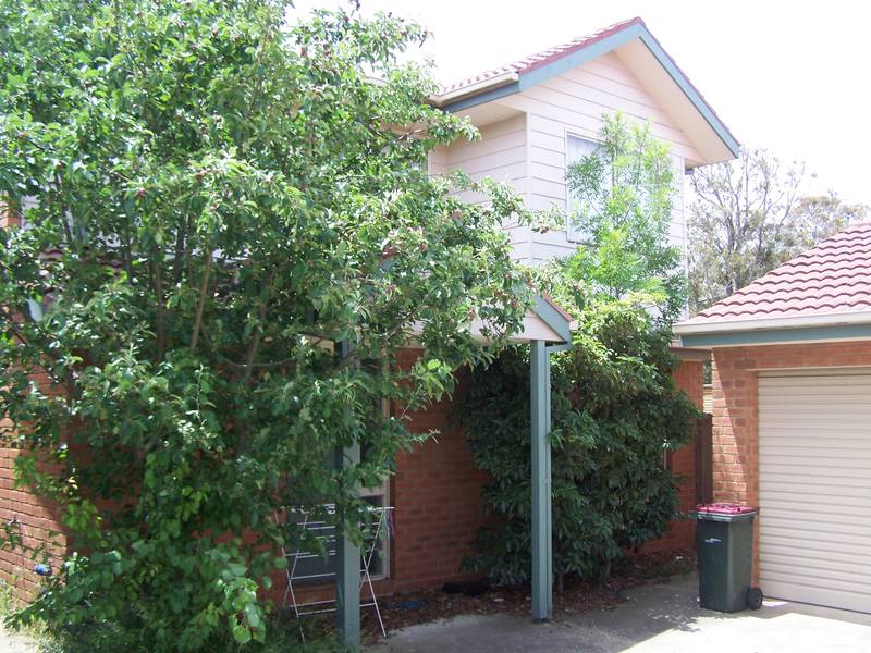 THREE BEDROOM TOWNHOUSE Picture 1