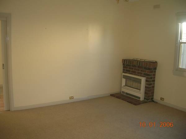 THREE BEDROOM HOUSE CLOSE TO CBD Picture 2